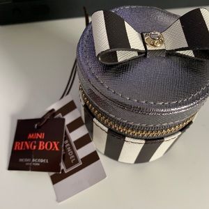 Henri Bendel ring box
